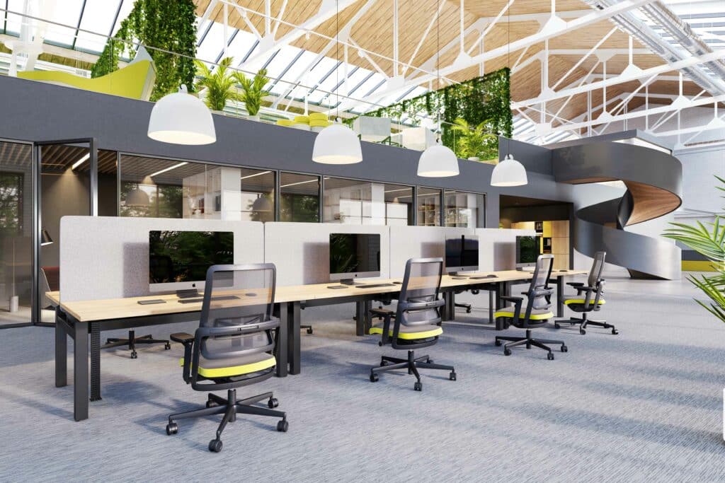 Modernes Büro mit Schreibtischen und Pflanzen