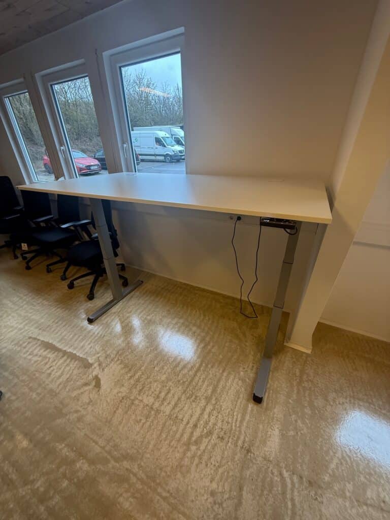 elektrisch-hoehenverstellbarer-Tisch-bild-1