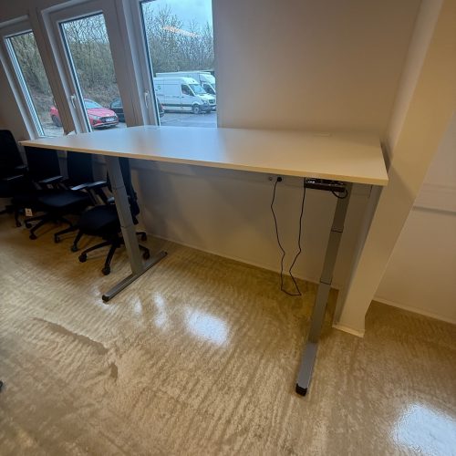 elektrisch-hoehenverstellbarer-Tisch-bild-1
